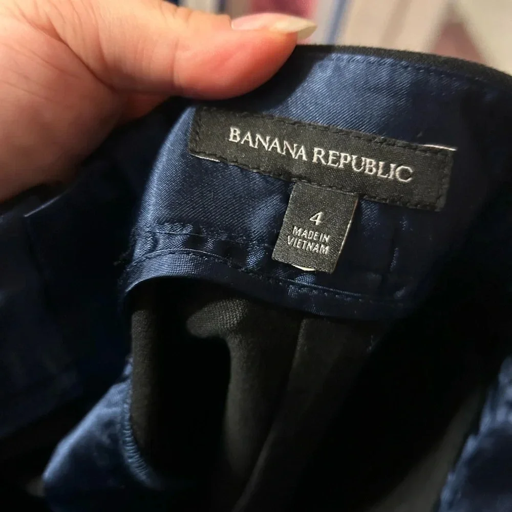 BANANA REPUBLIC GOLD ZIPPER BLACK PENCIL SKIRT